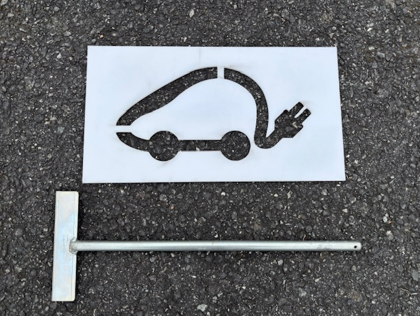 Exemple : pochoir avec le grattoir de la peinture après utilisation